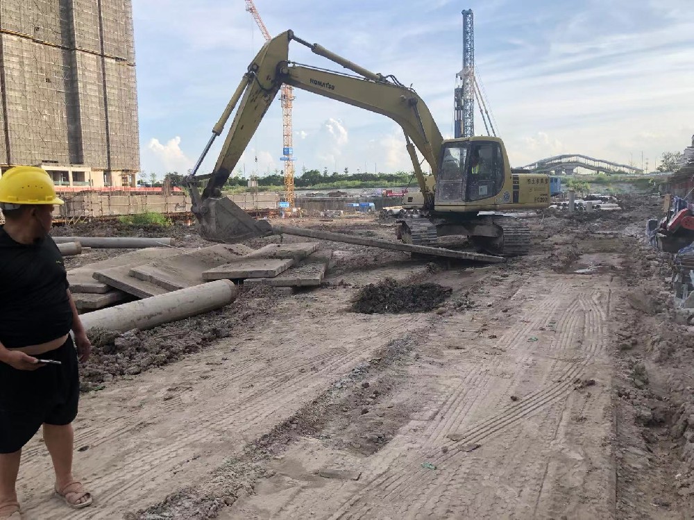 轻松鏖战恶劣工地,雨天不打滑,无惧恶势力!